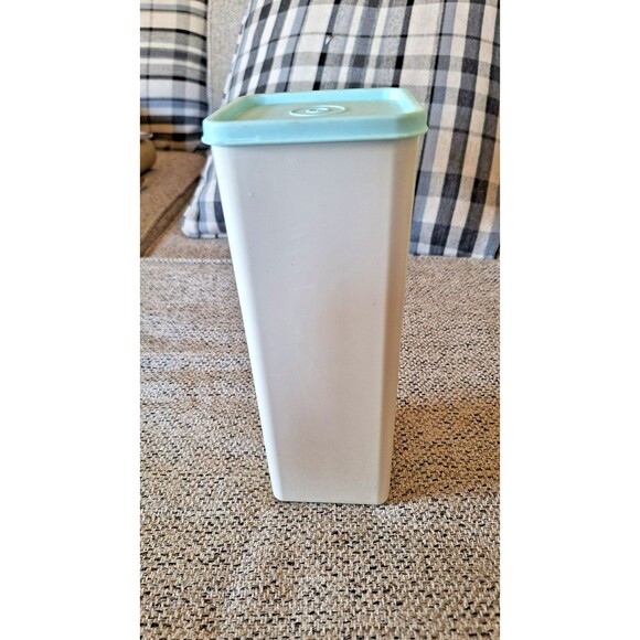 VTG Tupperware Velveeta Block Cheese Cracker Keeper +Tray Almond/Mint Green 1696 - Picture 1 of 5